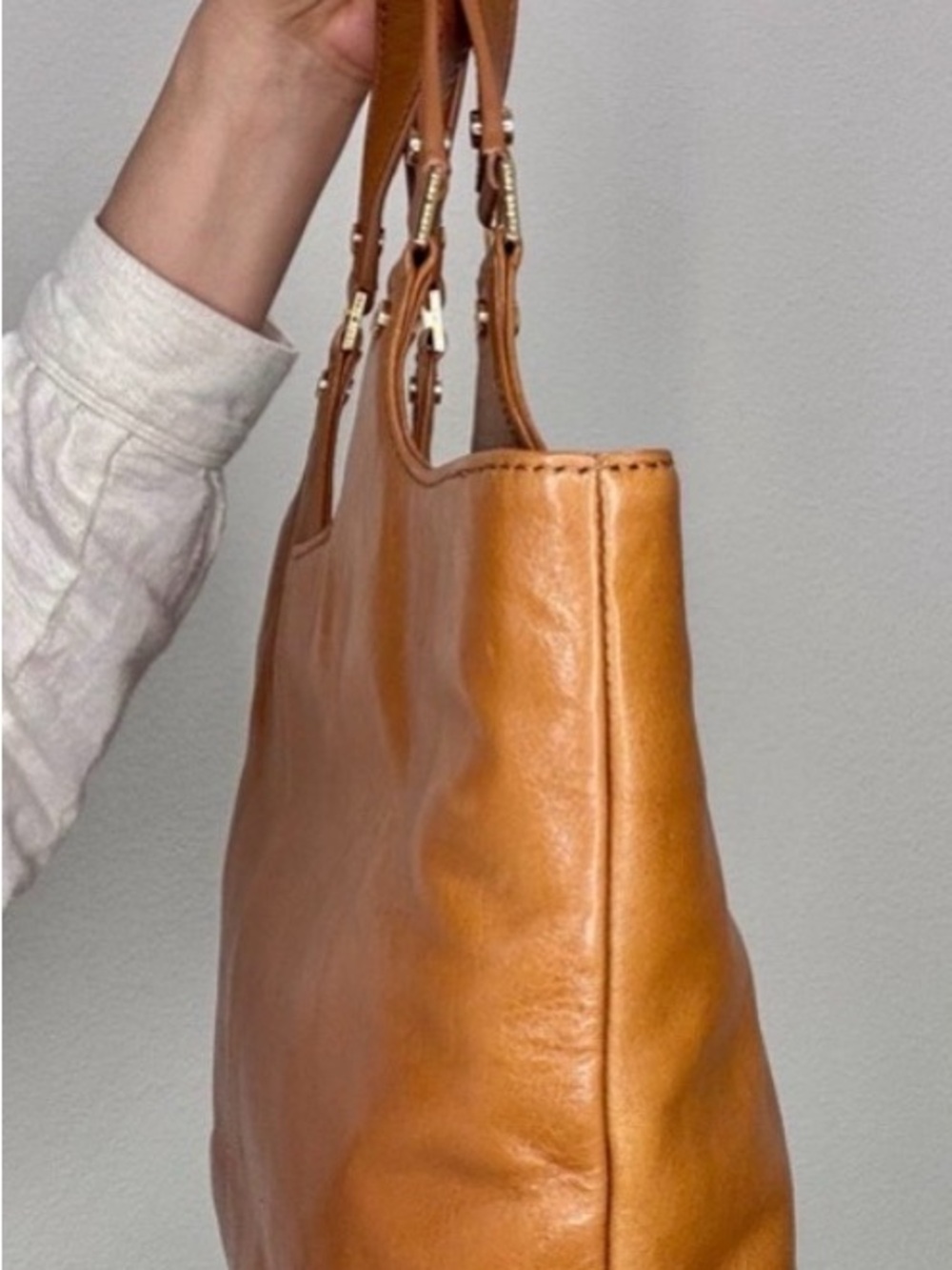 Tory Burch Bombe Tote Tan with dust bag - Picture 7 of 10